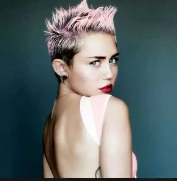 Miley Cyrus Lets Her Fans Grope Her Body On Stage During Wild Performance – Watch!